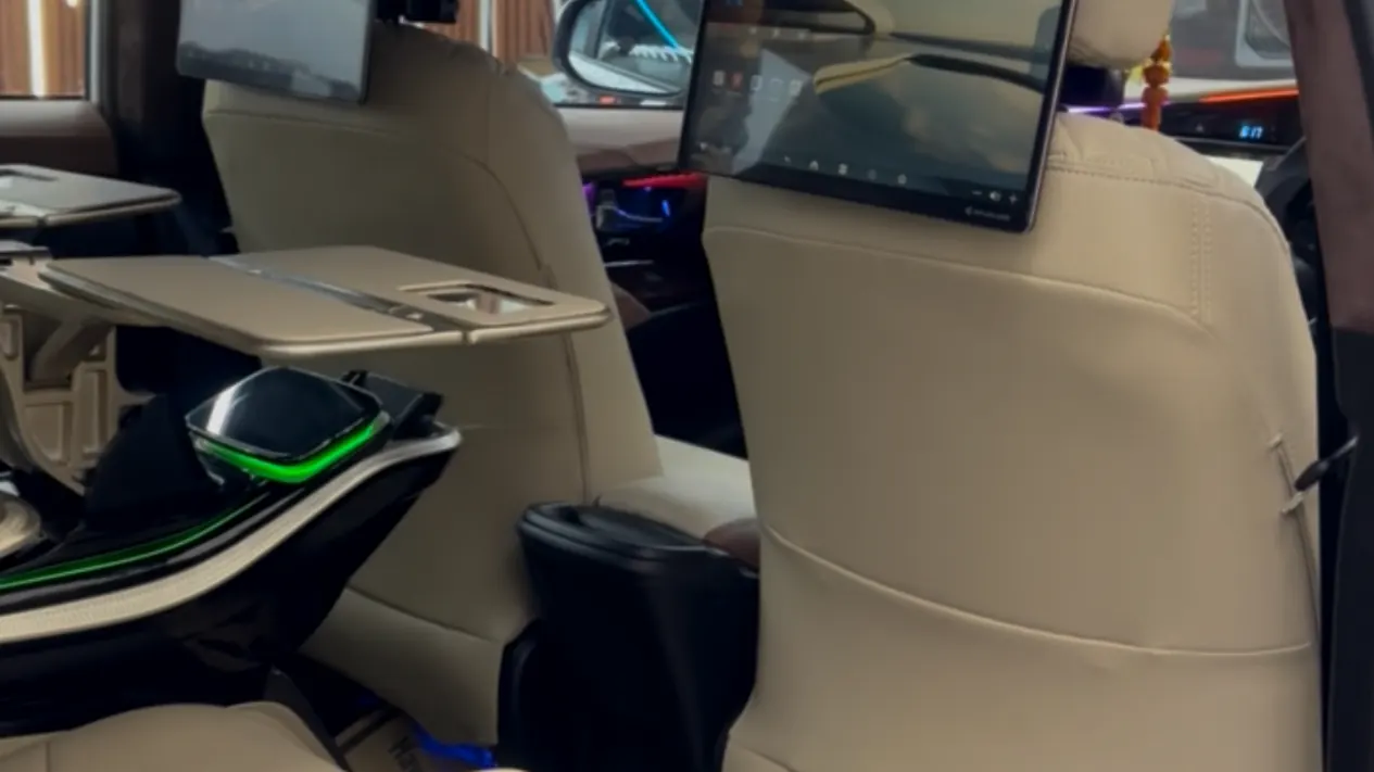 Rear screens by Kursilo Automotive