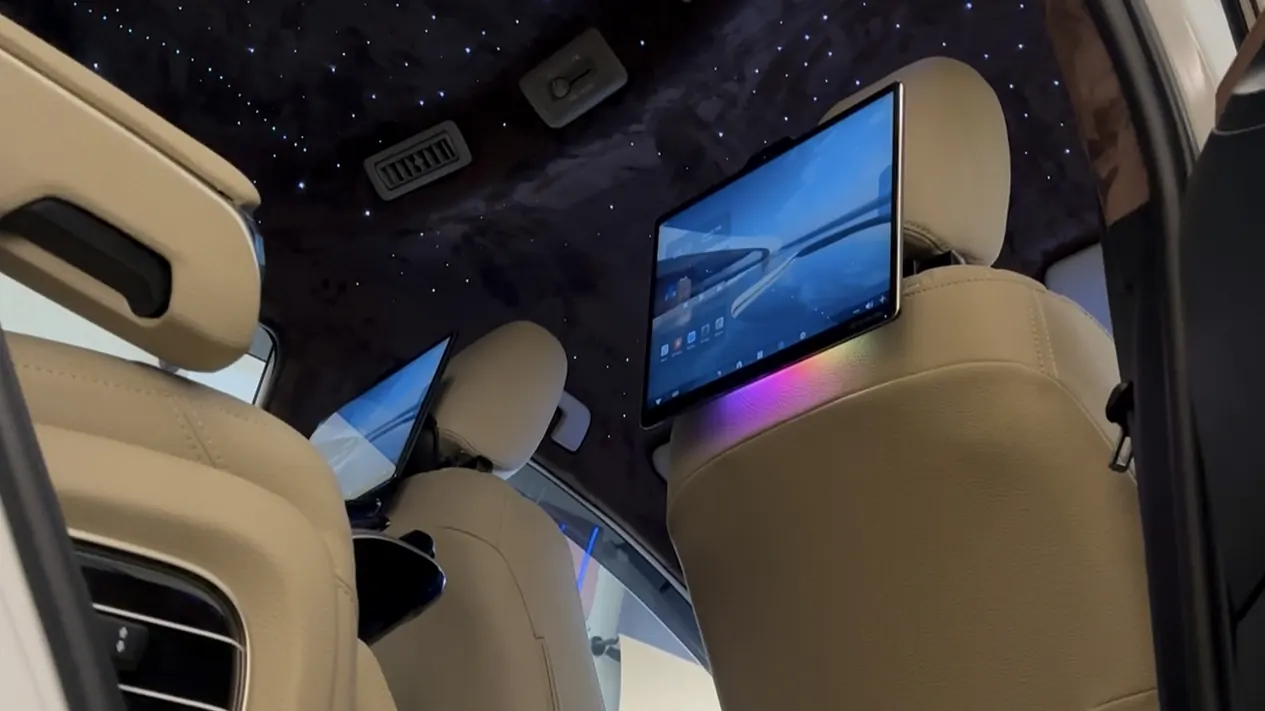 Starlight roof and ambient light by Kursilo Automotive
