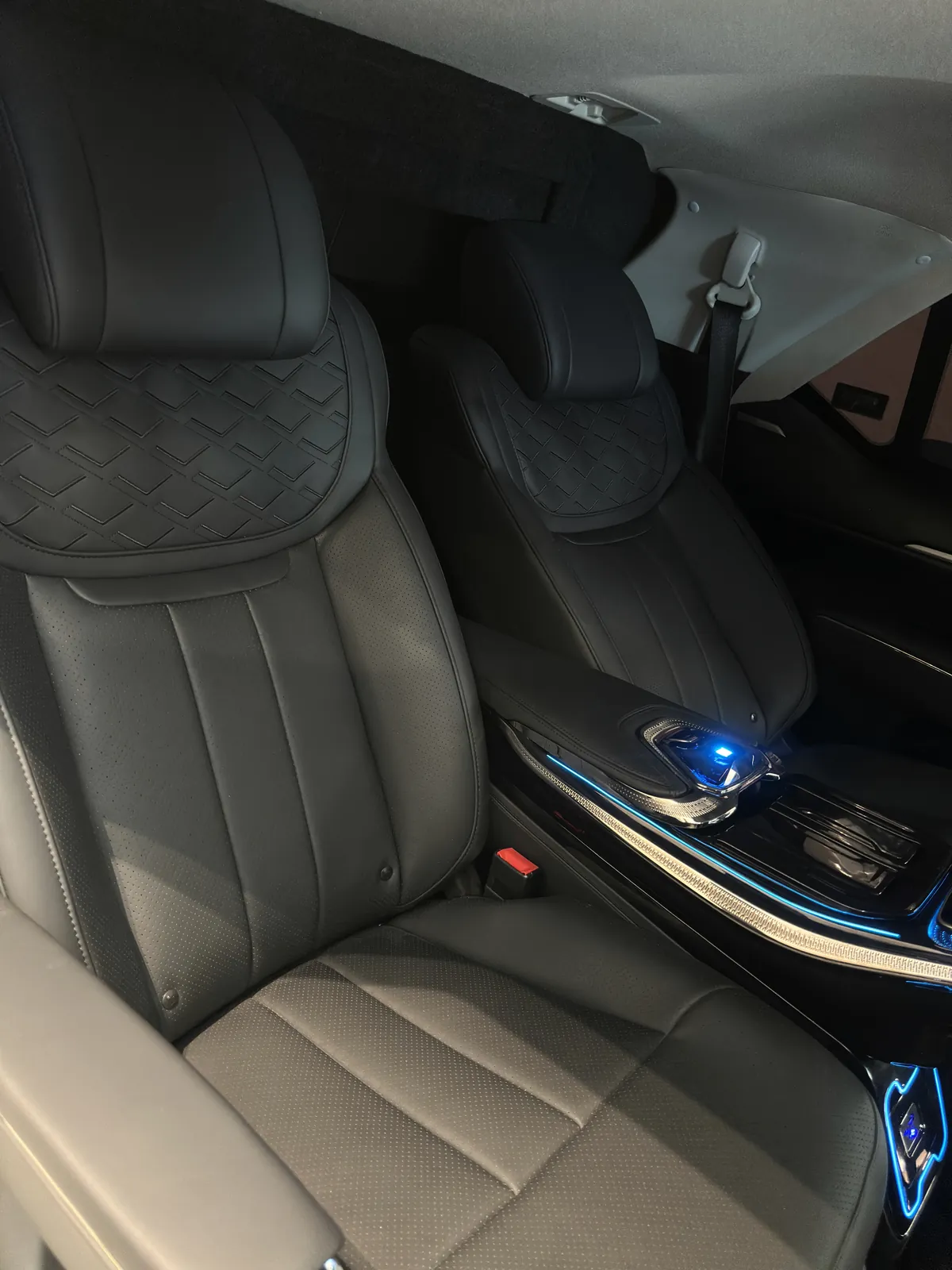 VIP recliner with quilted black leather by Kursilo