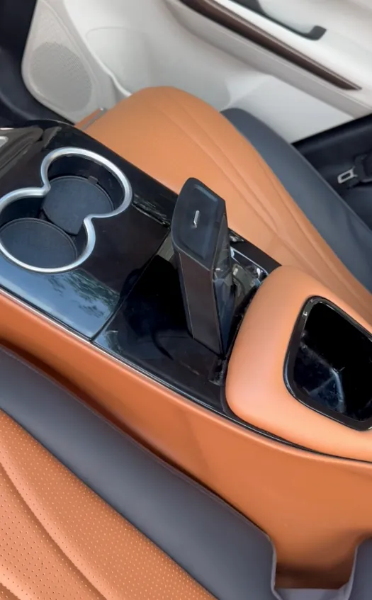 XUV 3XO console and phone holder